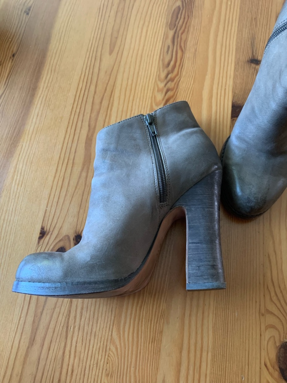 Women’s Grey Leather Ankle Boots with Side Zipper